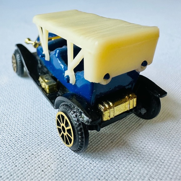 💚 READERS DIGEST VINTAGE COLLECTIBLE MINIATURE 1:64 CLASSIC CAR NO. 301 💥 - Picture 5 of 6